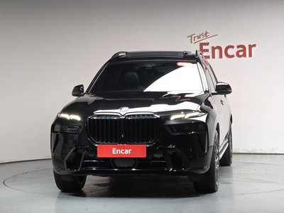 2023 BMW X7 photo 3