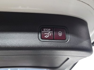 2017 Mercedes-BENZ GLS thumbnail 30