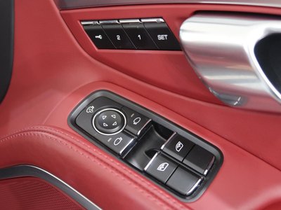 صورة 35 لـ 2019 Porsche 718