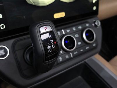 LAND ROVER DEFENDER - 9
