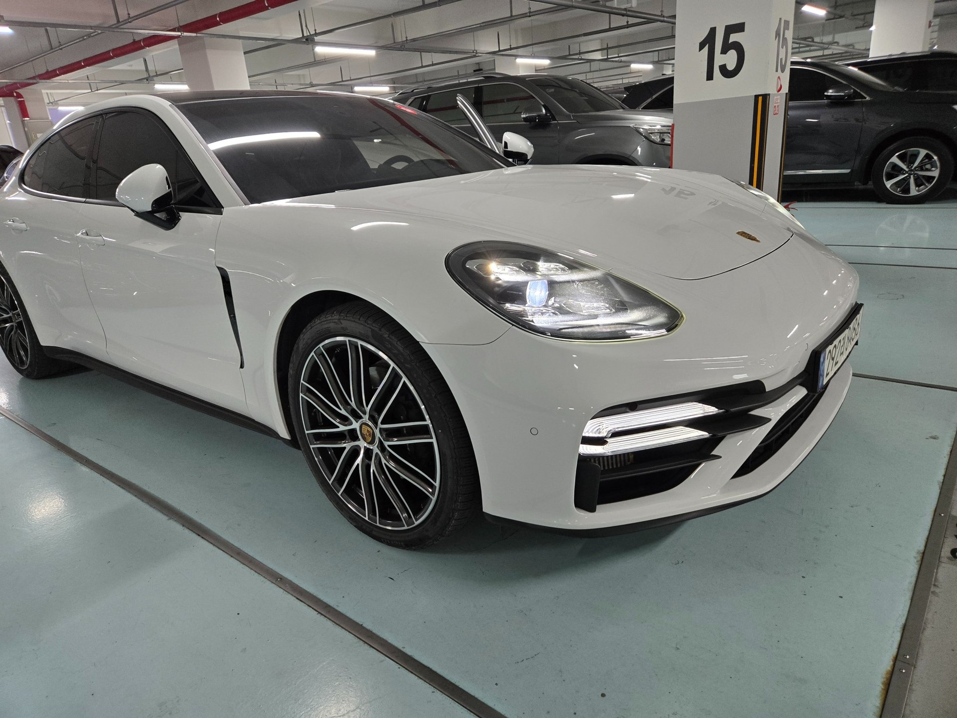 PORSCHE PANAMERA - View 1