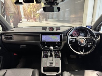 PORSCHE MACAN - 9