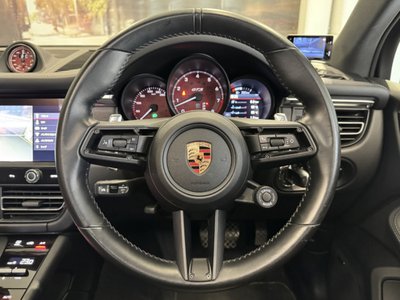 PORSCHE MACAN - 8