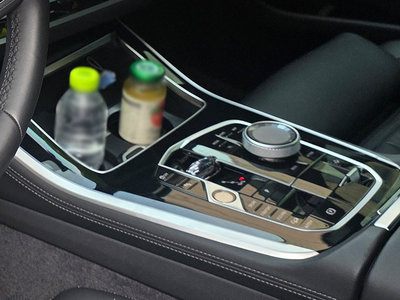 2025 BMW X5 photo 8