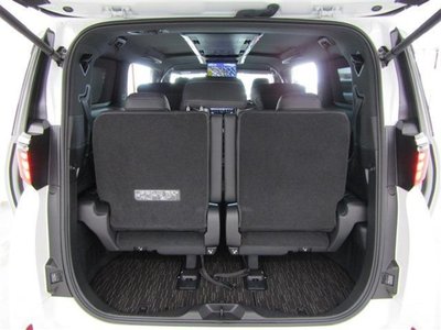 2025 Toyota ALPHARD — фото 10