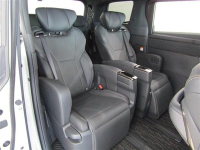 2025 Toyota ALPHARD — фото 8