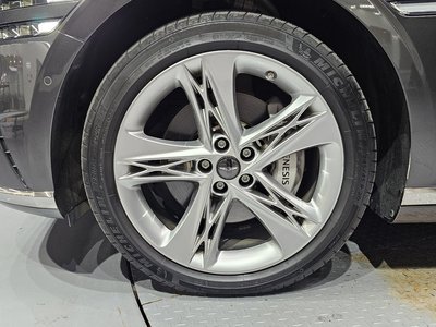 2023 Genesis G90 photo 6