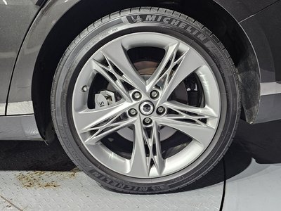 2023 Genesis G90 photo 8