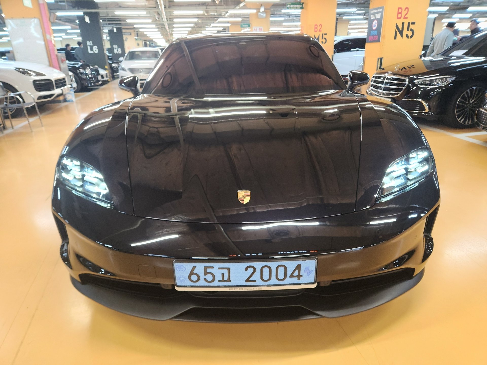 PORSCHE TAYCAN - View 1