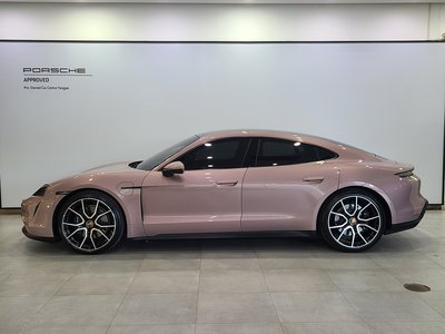 PORSCHE TAYCAN - 6