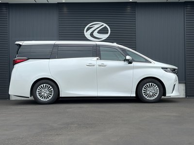 2025 Toyota ALPHARD photo 4