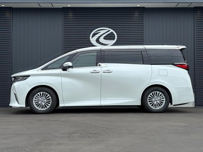 2025 Toyota ALPHARD photo 8