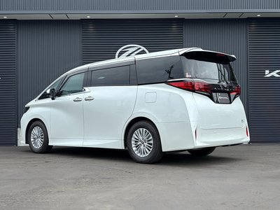 2025 Toyota ALPHARD photo 7