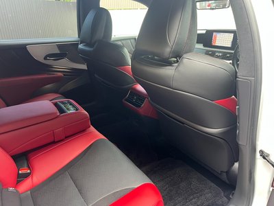 2022 Lexus LS — миниатюра 28