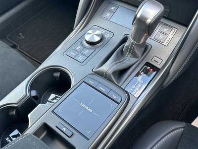2022 Lexus IS photo 9
