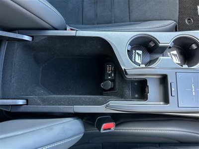 2022 Lexus IS photo 10