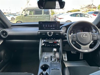 2022 Lexus IS photo 5