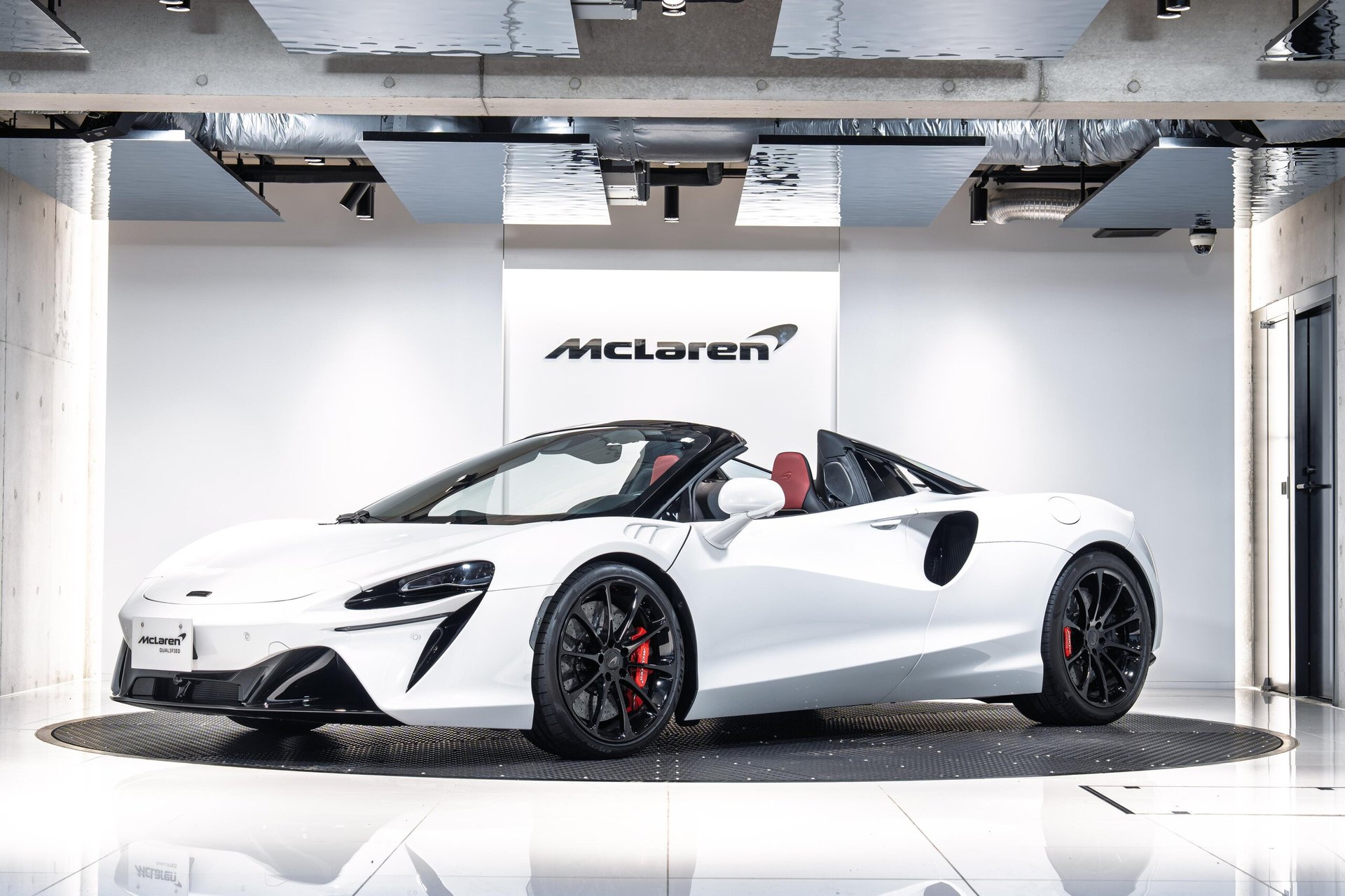 MCLAREN ARTURA SPIDER - View 1