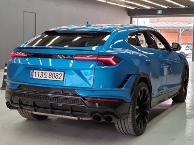 LAMBORGHINI URUS - 4