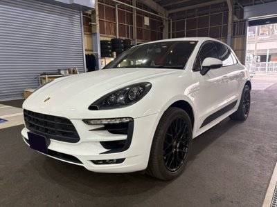PORSCHE MACAN - 1