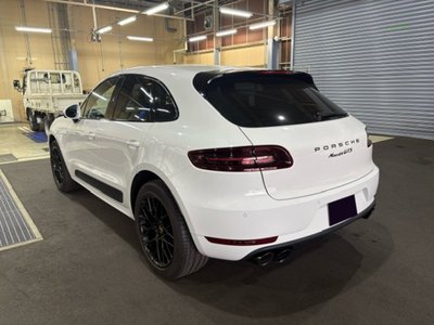 PORSCHE MACAN - 5