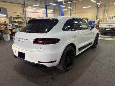 PORSCHE MACAN - 4