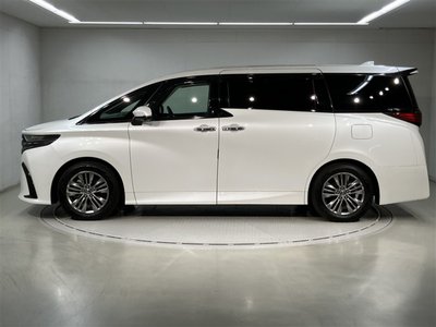 2023 Toyota ALPHARD — фото 3