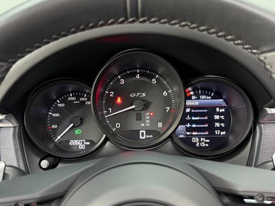 PORSCHE MACAN - 8