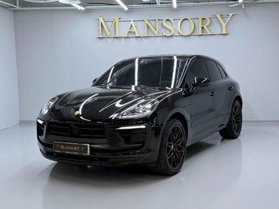 PORSCHE MACAN - 1