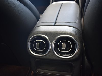 2025 Mercedes-BENZ GLC 缩略图 18