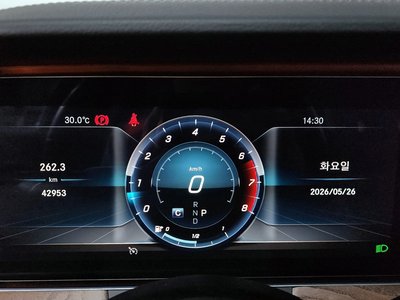 MERCEDES-BENZ E-CLASS - 8