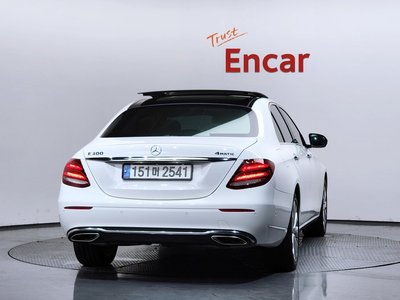MERCEDES-BENZ E-CLASS - 4