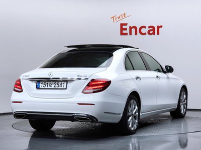 MERCEDES-BENZ E-CLASS - 3