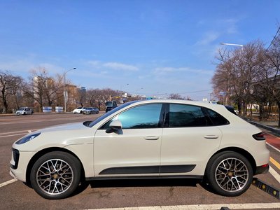 PORSCHE MACAN - 8