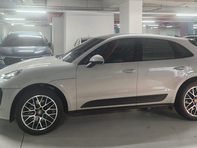 PORSCHE MACAN - 4