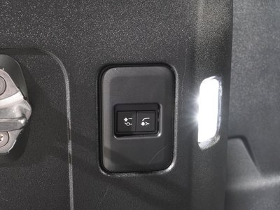 2025 LAND Rover DEFENDER 缩略图 41