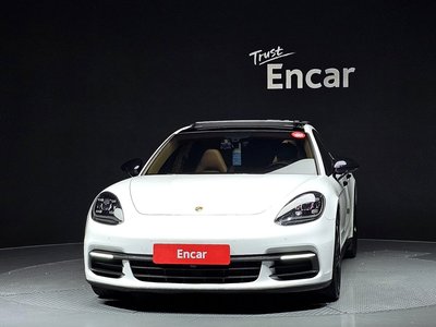 2018 Porsche PANAMERA 照片 2