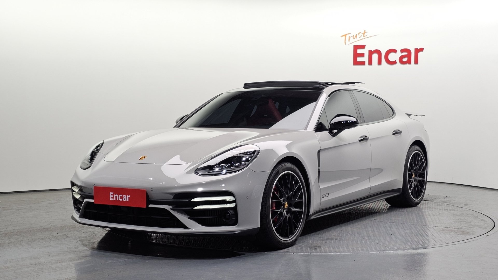 PORSCHE PANAMERA - View 1
