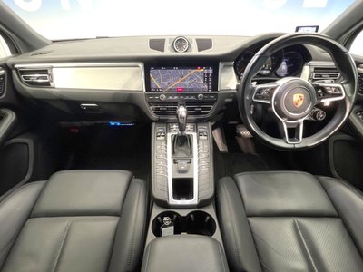 2019 Porsche MACAN photo 2