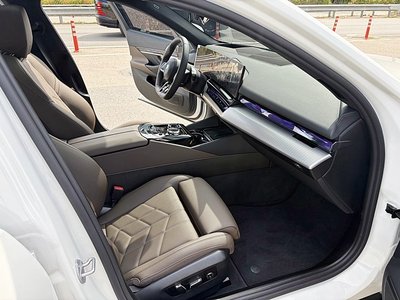 2025 BMW I5 photo 10