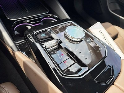 2025 BMW I5 photo 9