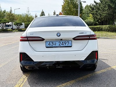 2025 BMW I5 photo 3