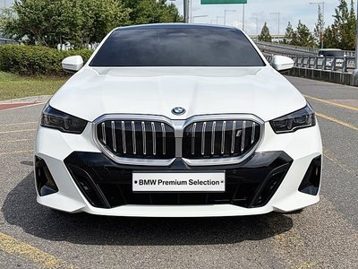2025 BMW I5 photo 2