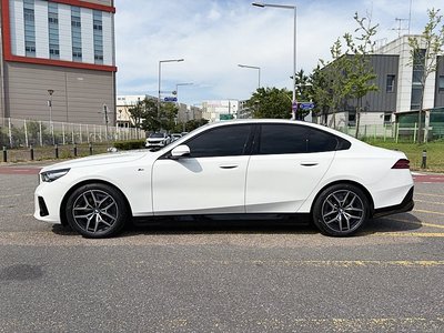 2025 BMW I5 — миниатюра 13