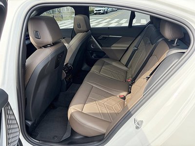 2025 BMW I5 — миниатюра 12