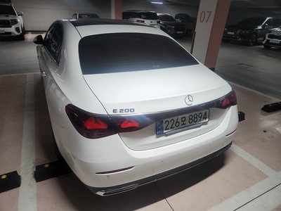 MERCEDES-BENZ E-CLASS - 2