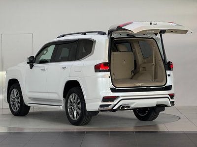 2026 Toyota LAND CRUISER 300 thumbnail 16