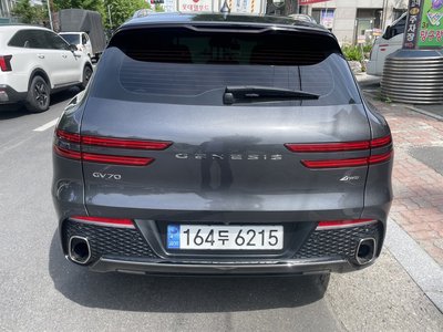 صورة 2 لـ 2022 Genesis GV70