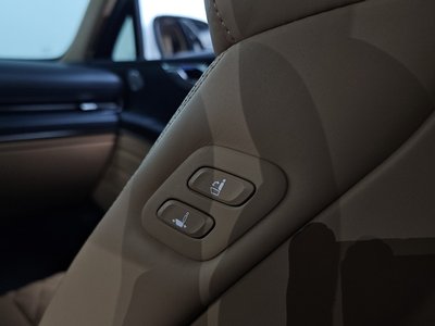 2022 Genesis GV80 thumbnail 36