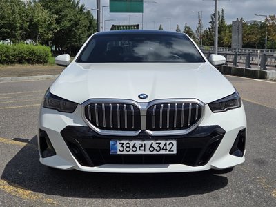 2026 BMW 5 SERIES 照片 2